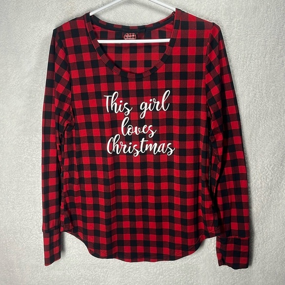 Extremely Soft “This girl loves Christmas” Shirt in Medium - Picture 1 of 6